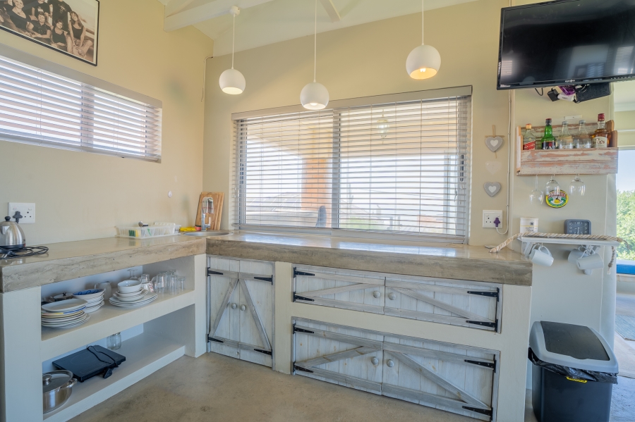 5 Bedroom Property for Sale in Kidds Beach Eastern Cape